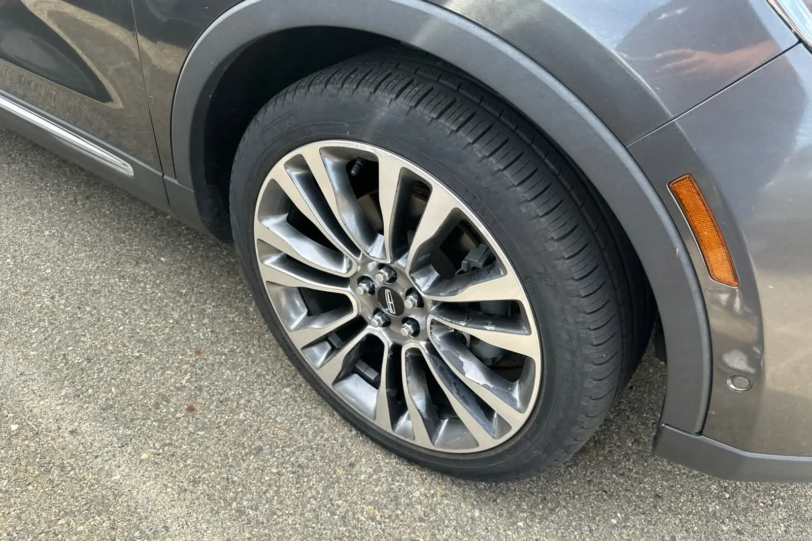 Used 2017 Magnetic Gray Metallic Lincoln Reserve image 12