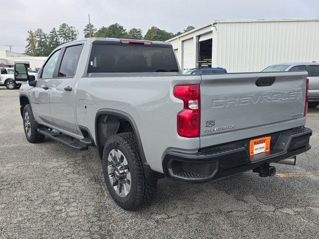 2024 Chevrolet Silverado 2500HD Custom photo 3