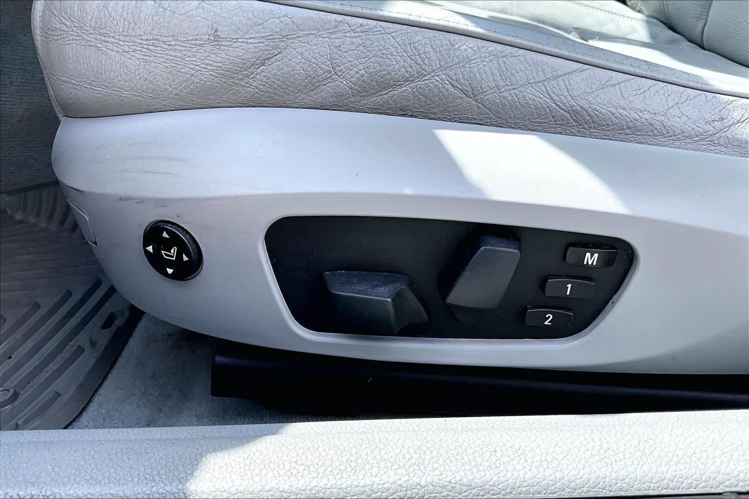 Used 2009 Alpine White BMW 128i image 27