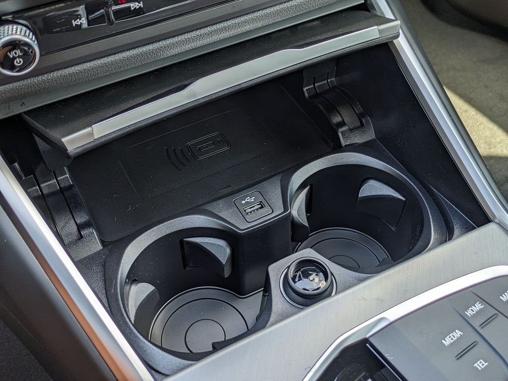 2025 BMW 3 Series 330i - Photo 19