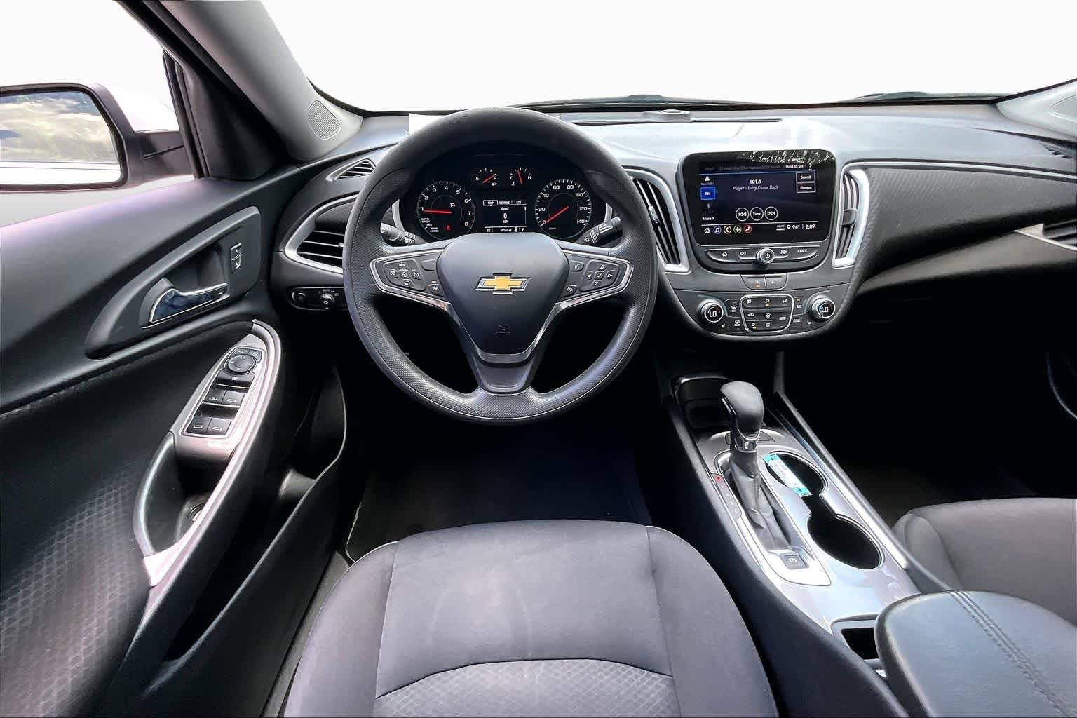 Used 2024 Summit White Chevrolet LT image 6