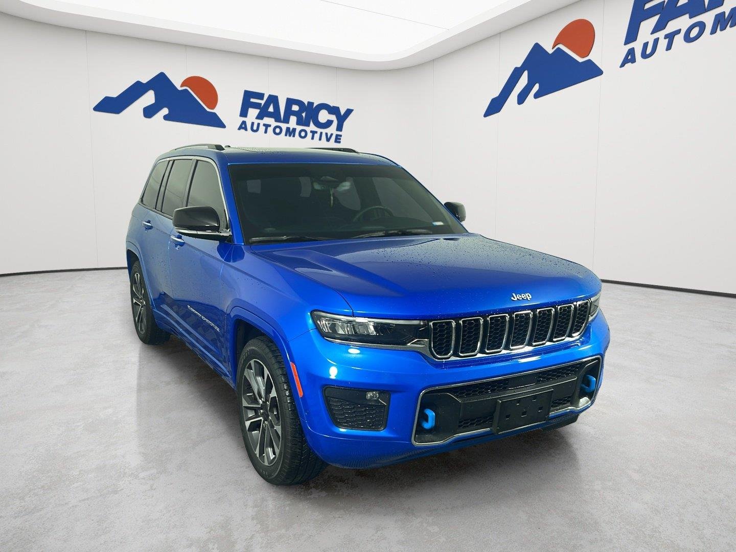 Used 2023 Hydro Blue Pearlcoat Jeep Overland image 3