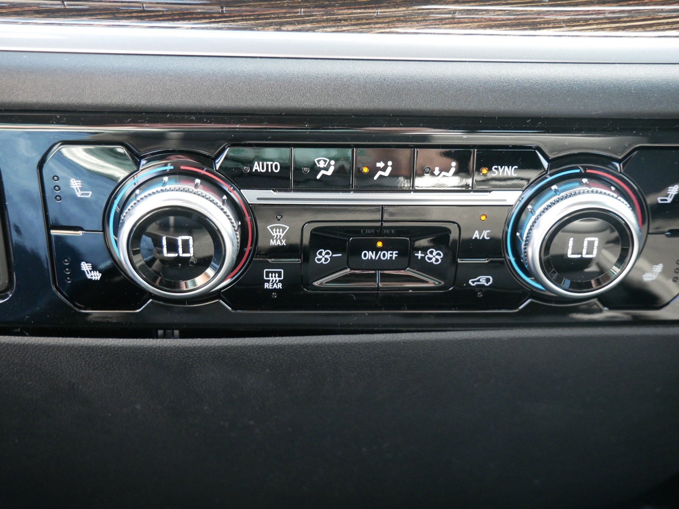 New 2026 Summit White GMC SLE image 8