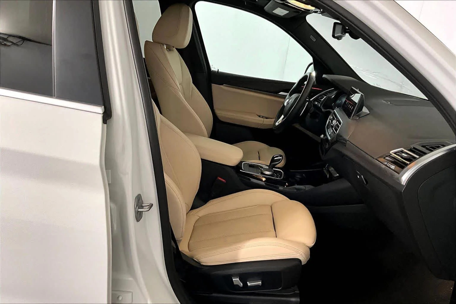 Used 2023 Alpine White BMW xDrive30i image 8