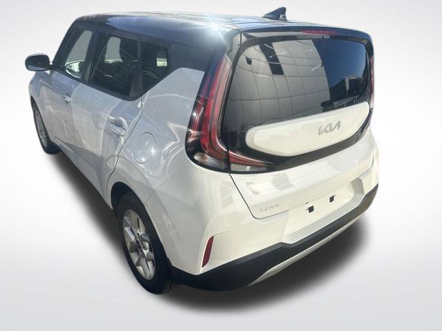 Used 2023 Clear White Kia S image 5