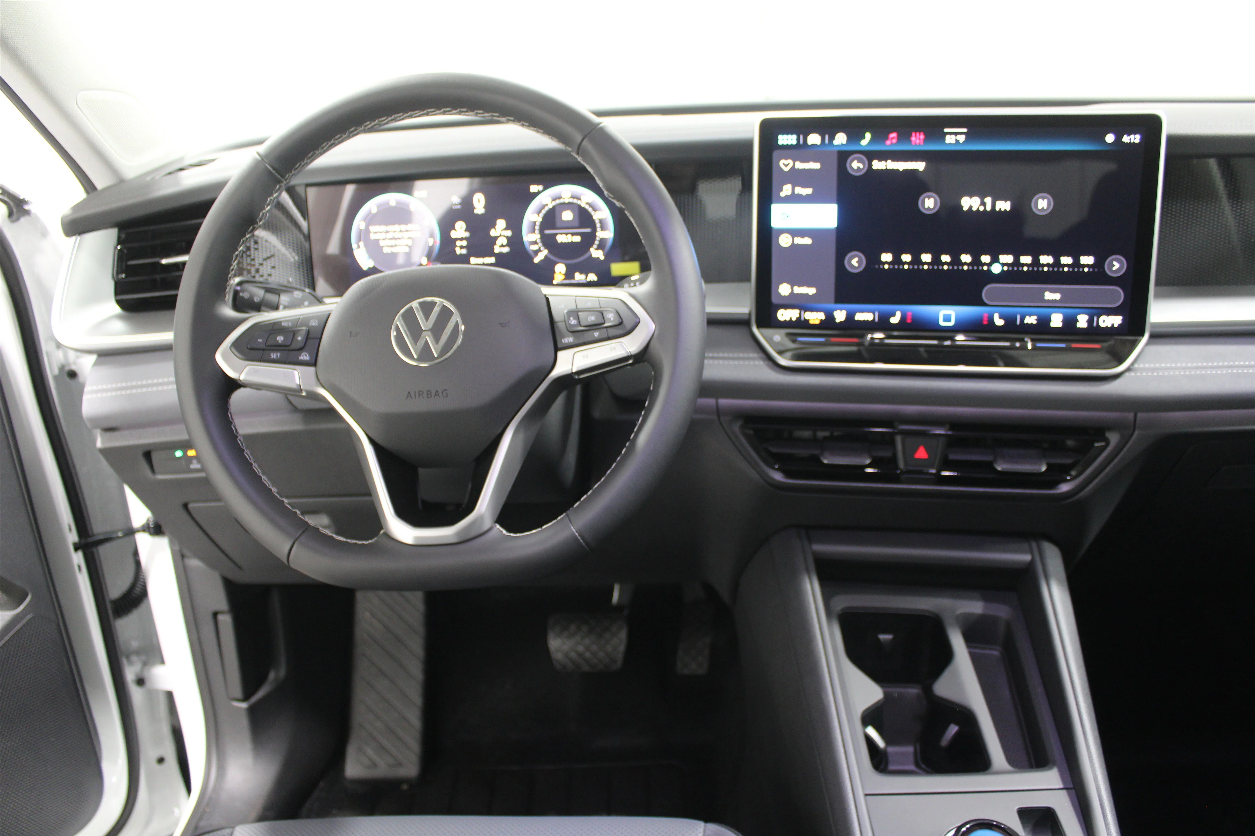 New 2026 Pure White Volkswagen SE image 2