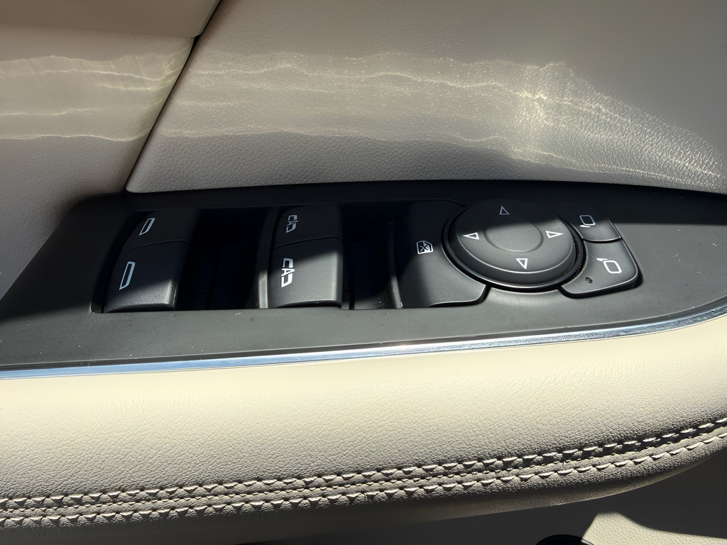 Used 2021 Red Buick Essence image 24