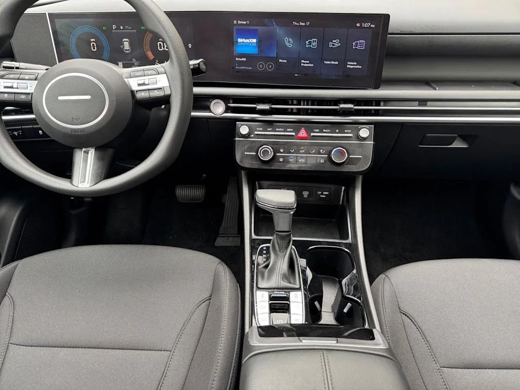 Used 2025 Silver Hyundai SE image 8