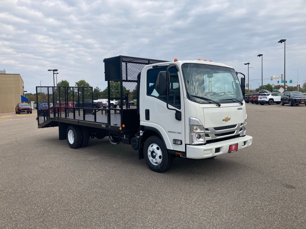 New 2025 Arc White Chevrolet MEDIUM ASH GRAY image 8