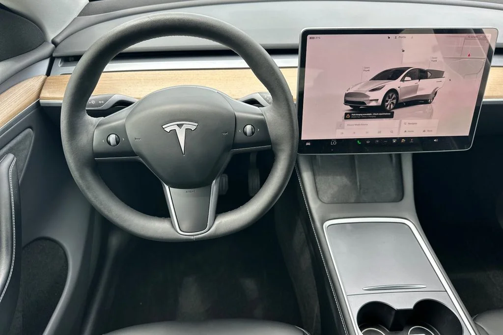 2023 Tesla Model Y Long Range - Photo 16