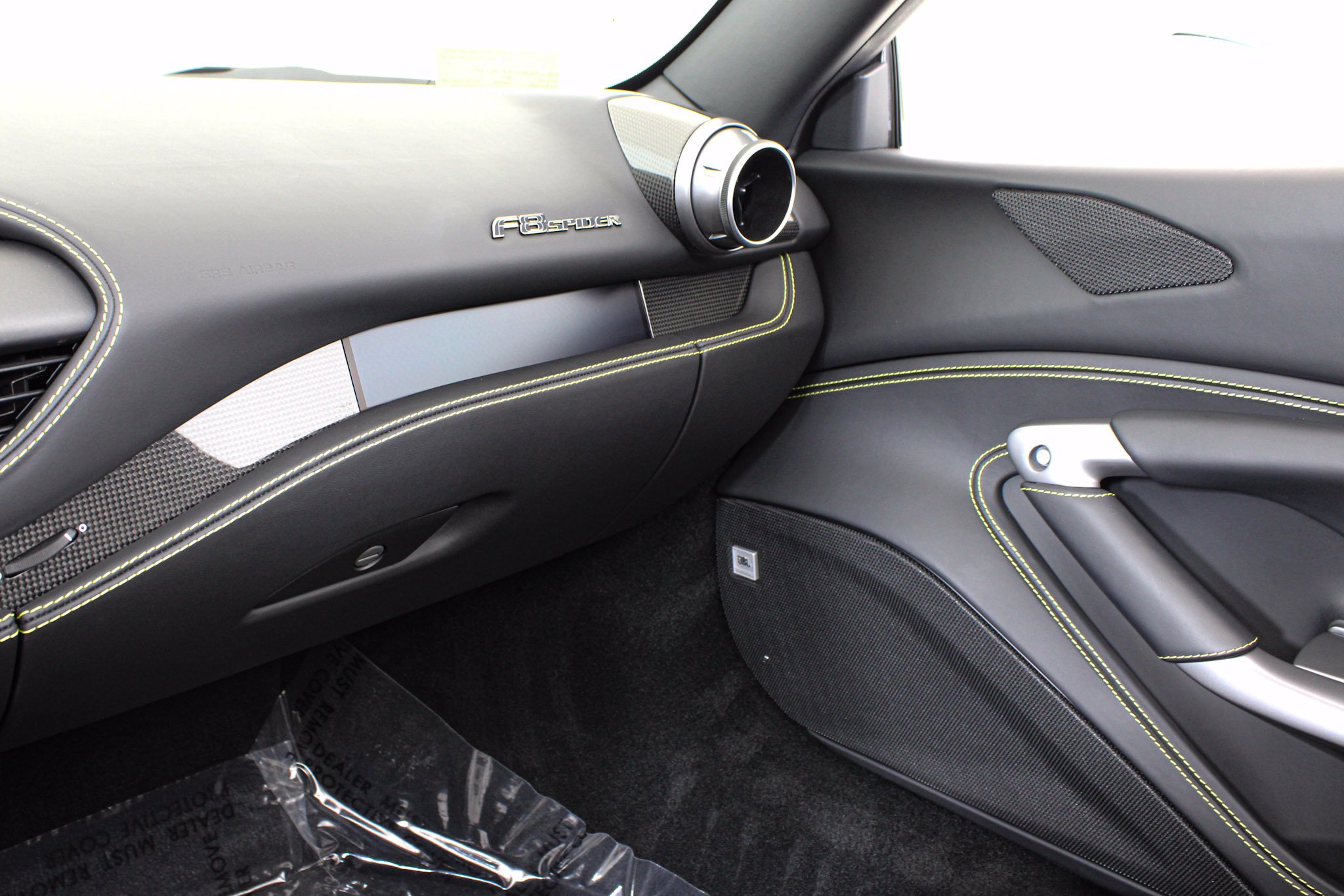 Used 2022 White Ferrari  image 47