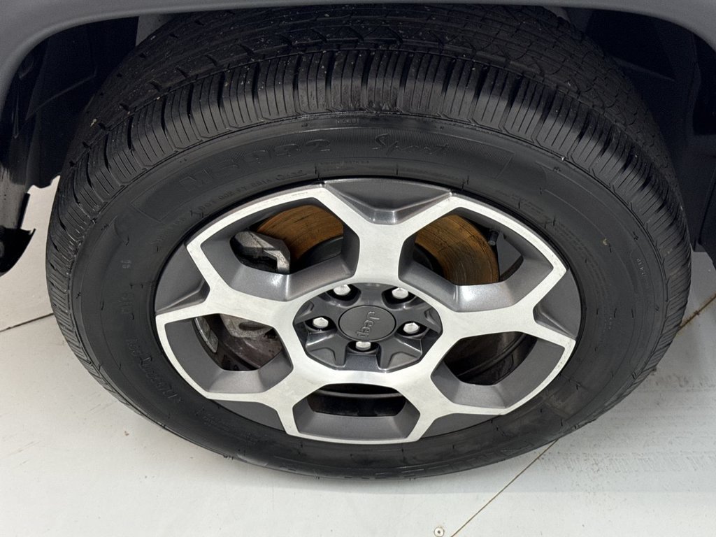 Used 2022 Bright White Clearcoat Jeep Trailhawk image 10