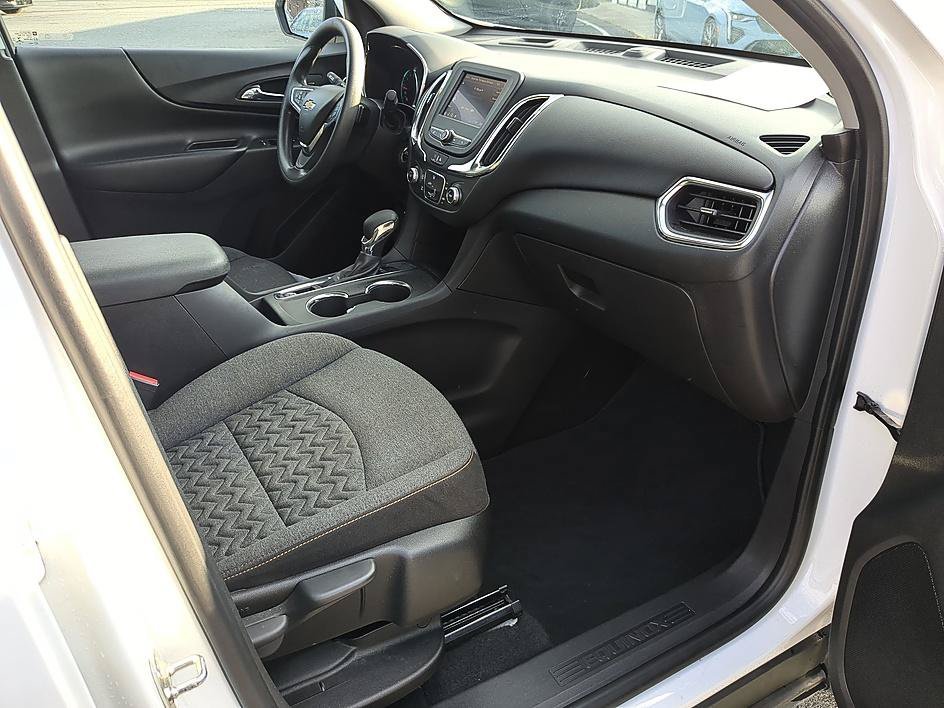 Used 2023 Summit White Chevrolet LT image 31