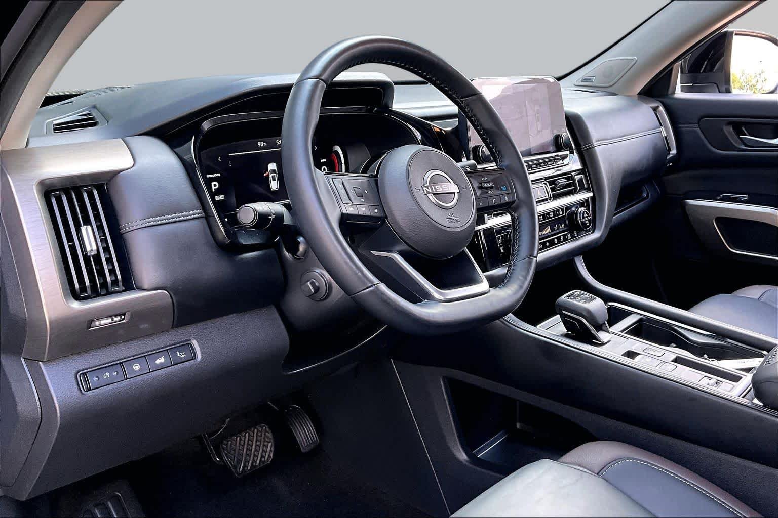 Used 2025 Super Black Nissan Platinum image 18