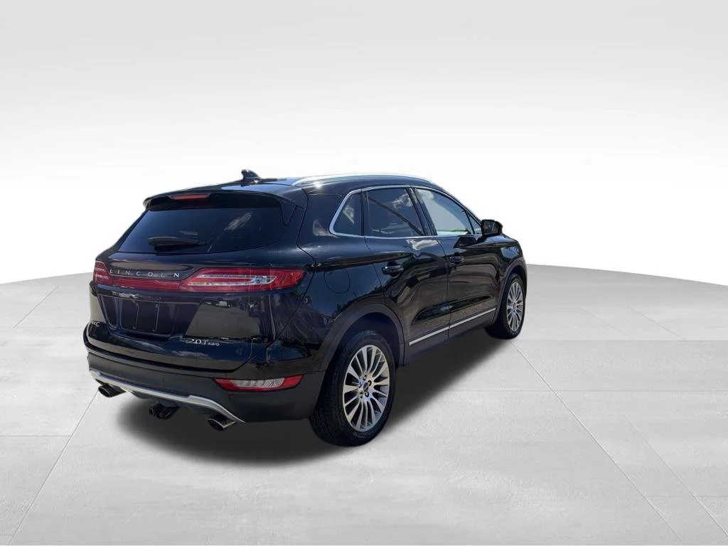 Used 2017 Black Lincoln Reserve image 7