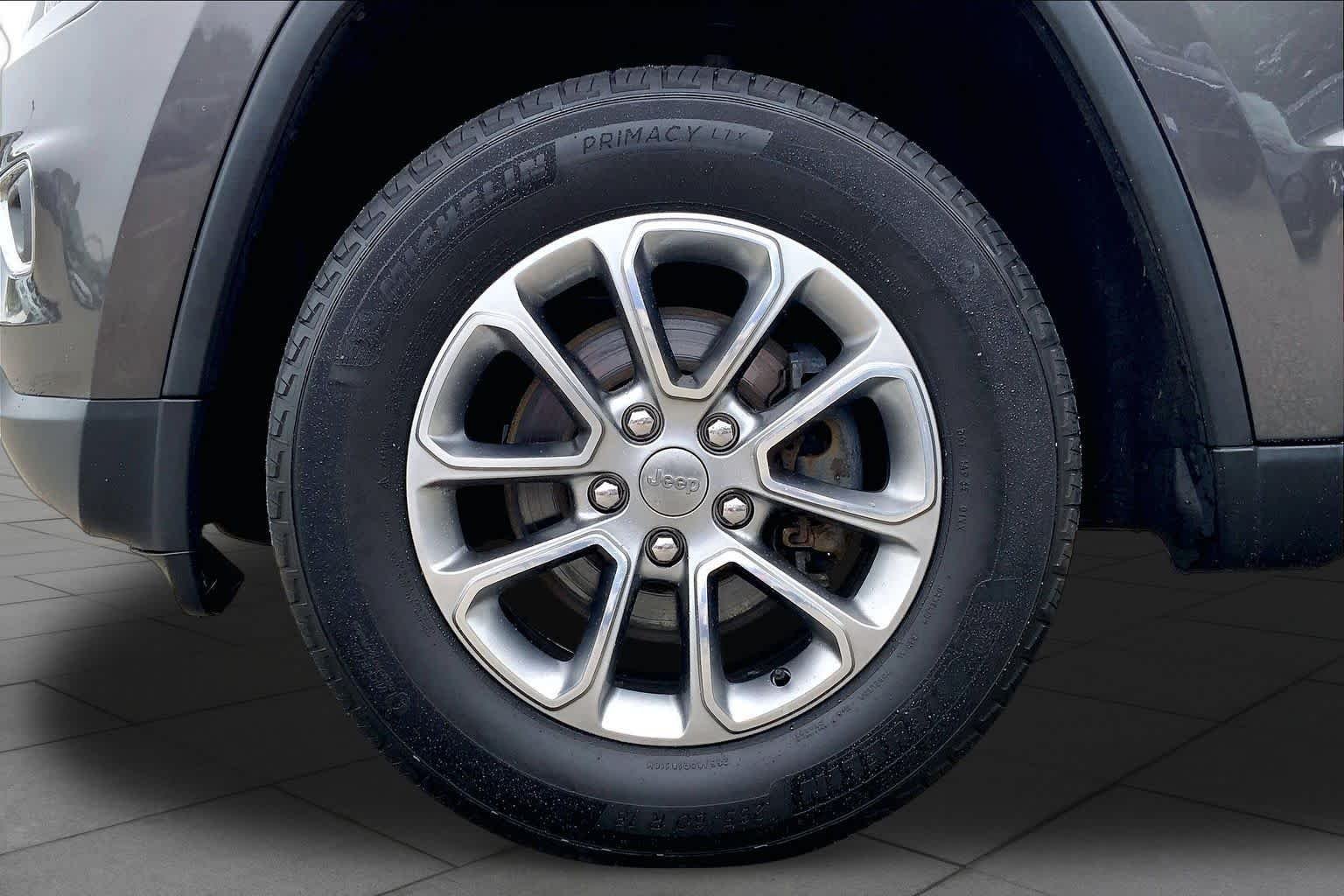 Used 2016 Granite Crystal Metallic Clearcoat Jeep Limited image 11