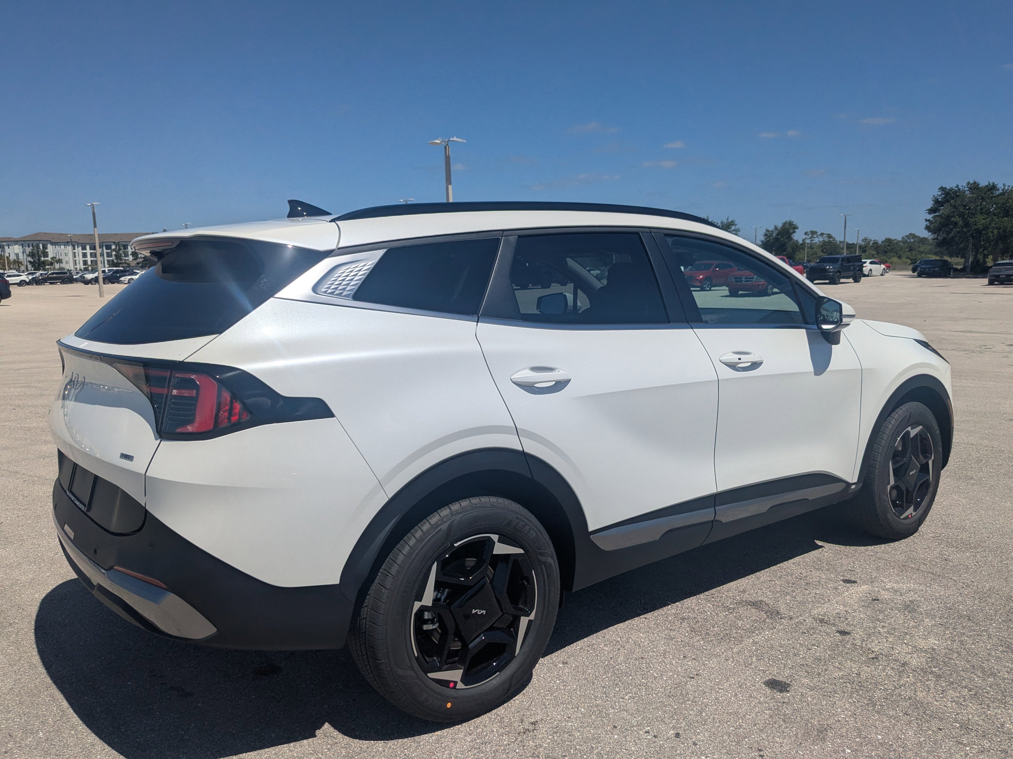 New 2026 Snow White Pearl Kia EX image 5