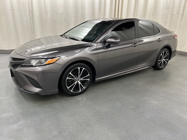 2019 Toyota Camry SE photo 2