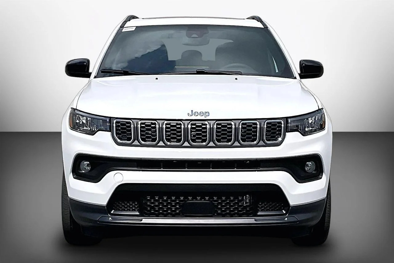 New 2026 Bright White Clearcoat Jeep Latitude image 3