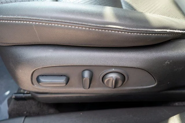Used 2023 Black Buick Essence image 21