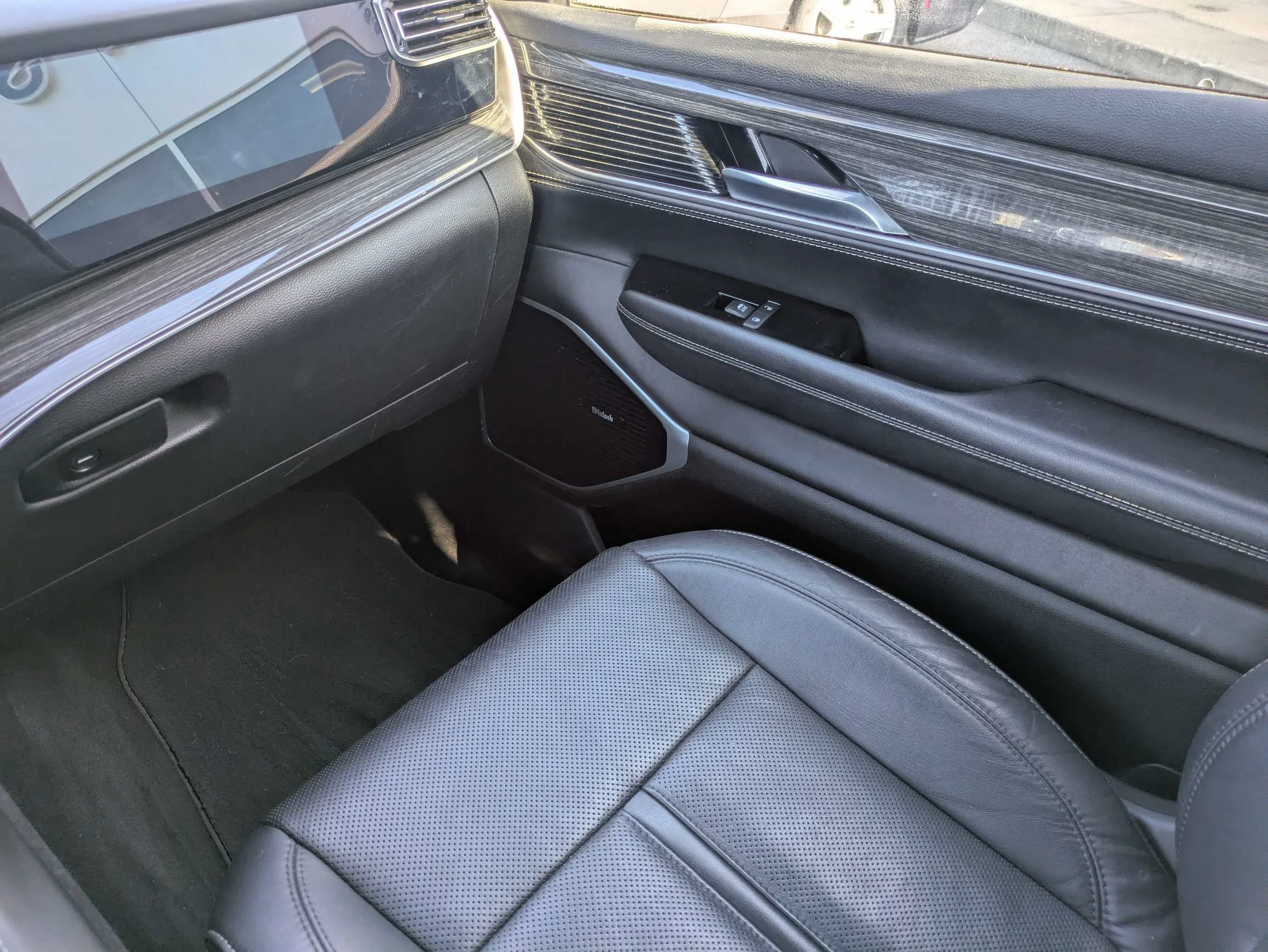 Certified Used 2022 Bright White Clearcoat Jeep Series III w/Leather Quad Buckets, Panoramic Moonroof, 10.25 Screen, & 3rd Row Seat image 20