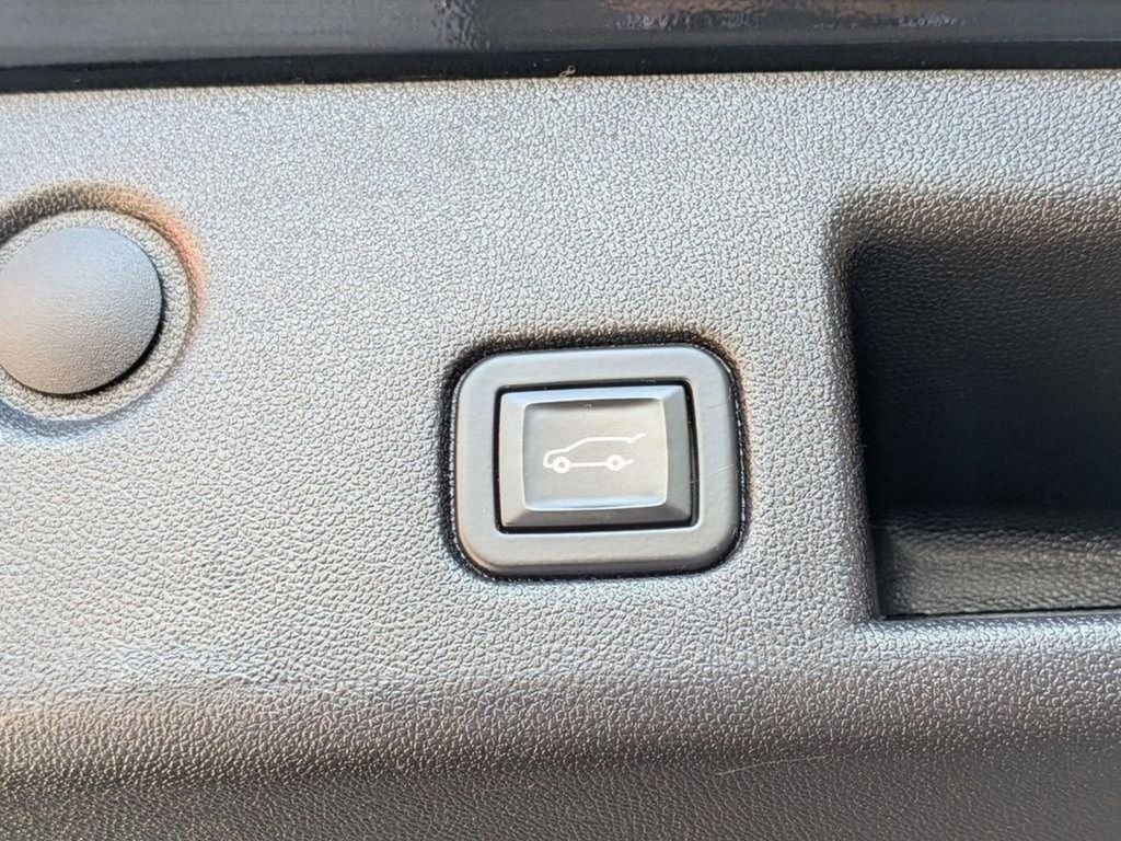 Used 2020 Black Chevrolet LT image 9