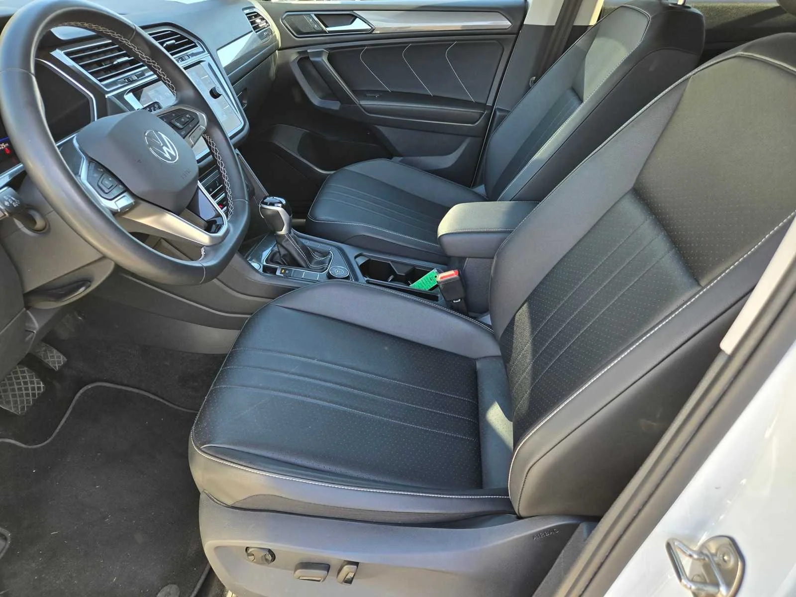 Used 2023  Volkswagen SE image 25