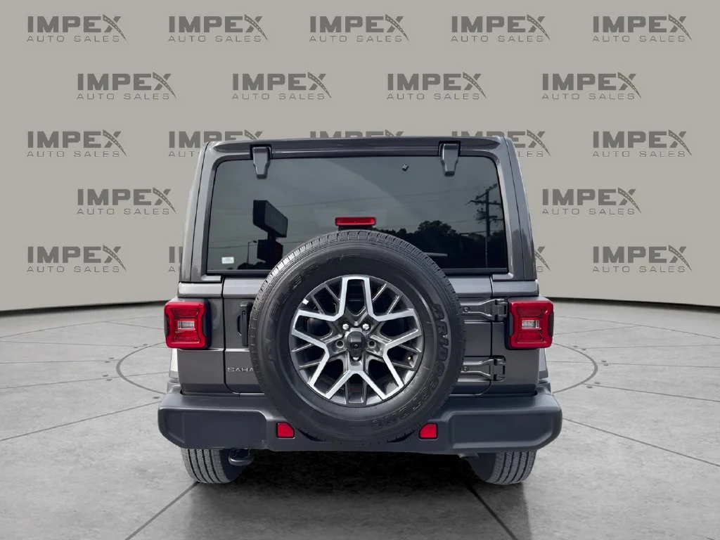 Used 2026 Gray Jeep Sahara image 4