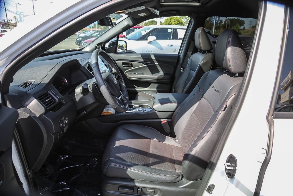 Certified Used 2025 Platinum White Pearl Honda AWD BLACK EDITION image 19