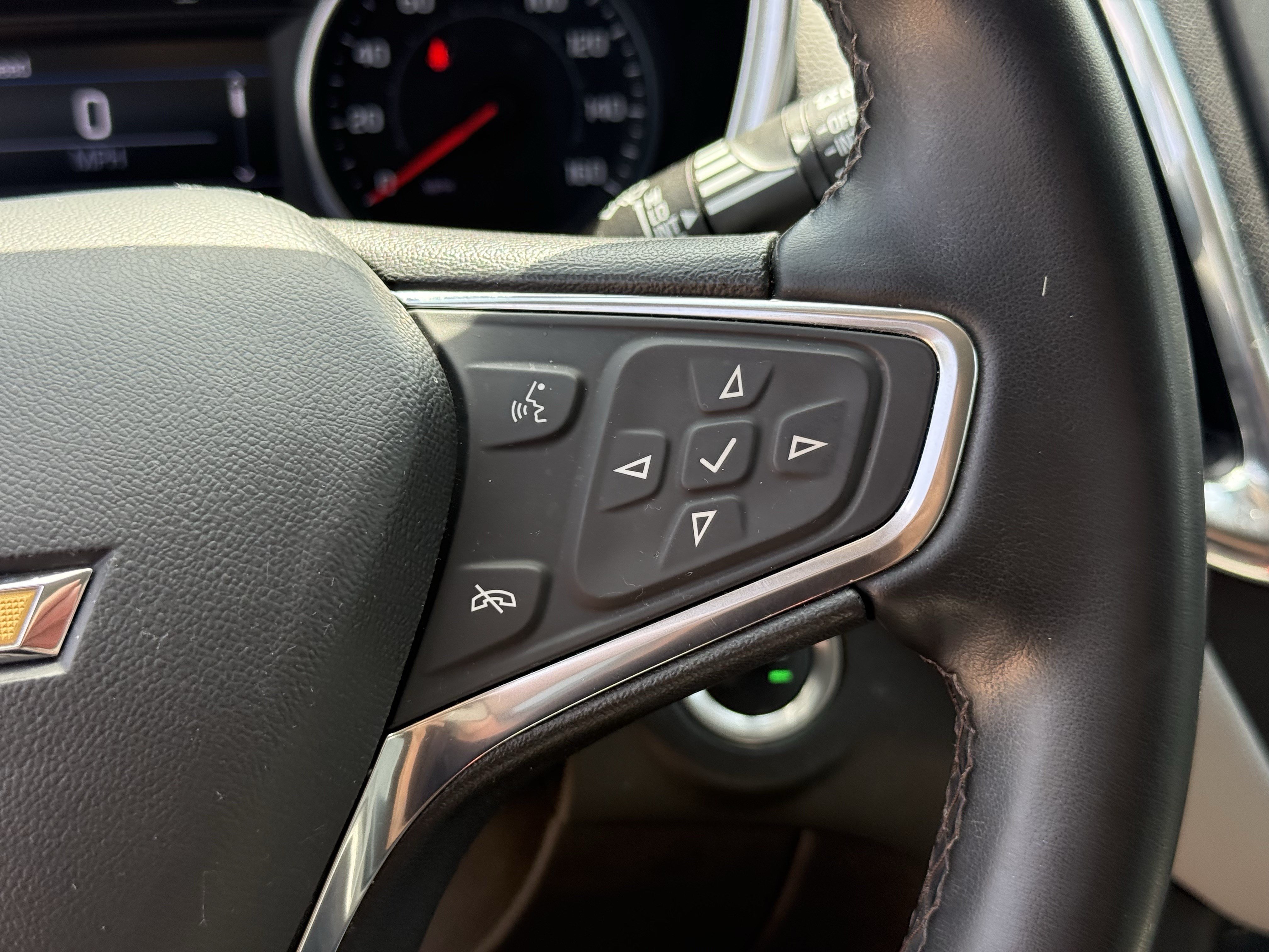 Used 2024 Summit White Chevrolet LT image 17
