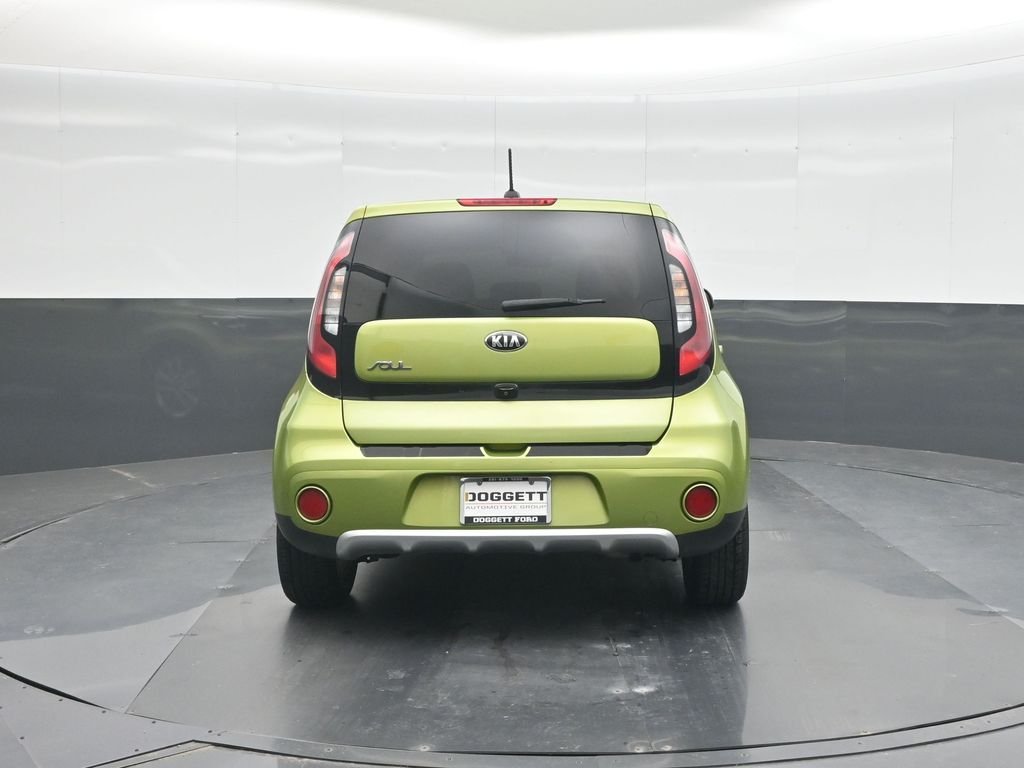 Used 2018 Green Kia Plus image 17