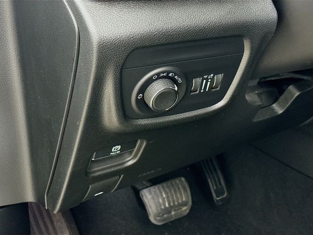 Used 2024 White Jeep Altitude image 10