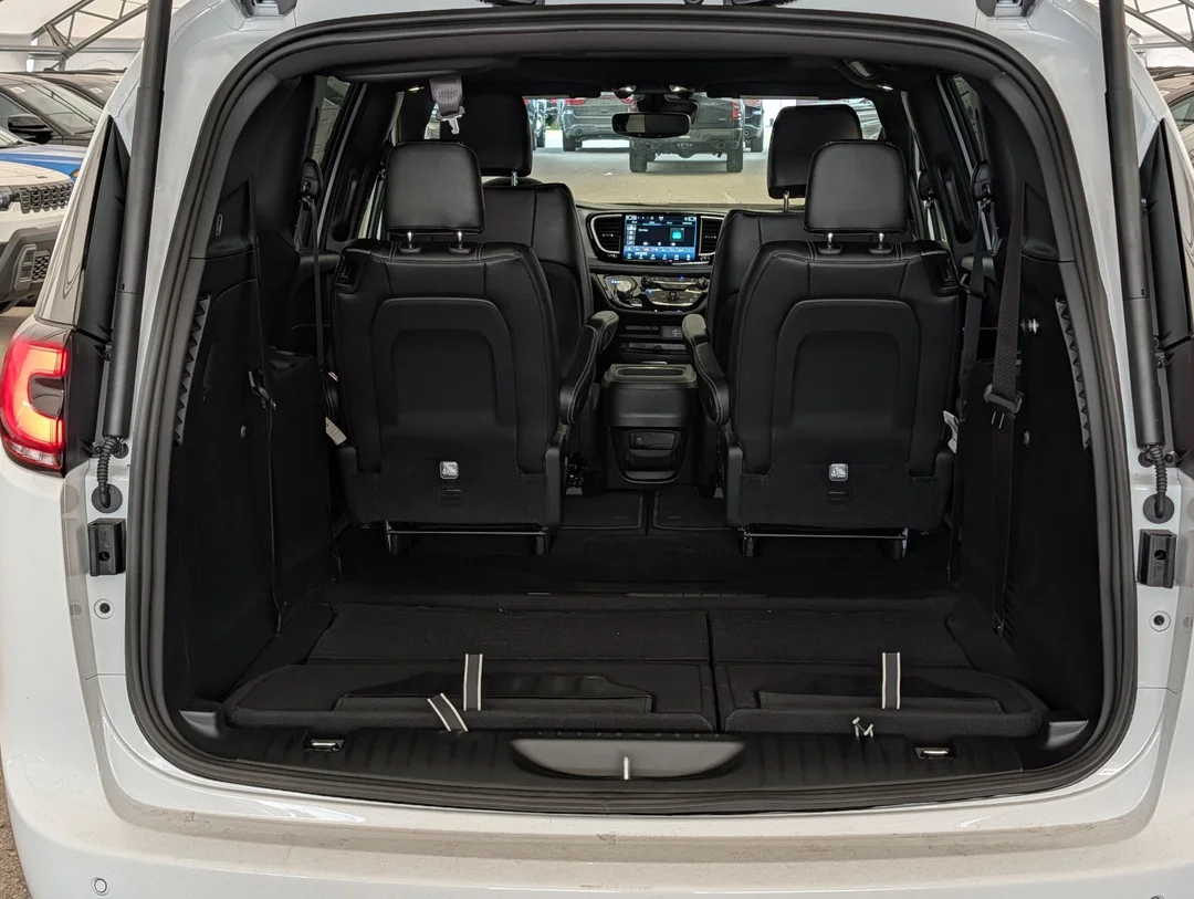 New 2027 White Chrysler Select - - AWD - 3.6L Pentastar V6 - Safety Sphere Pkg - Power Sunroof & More! image 30