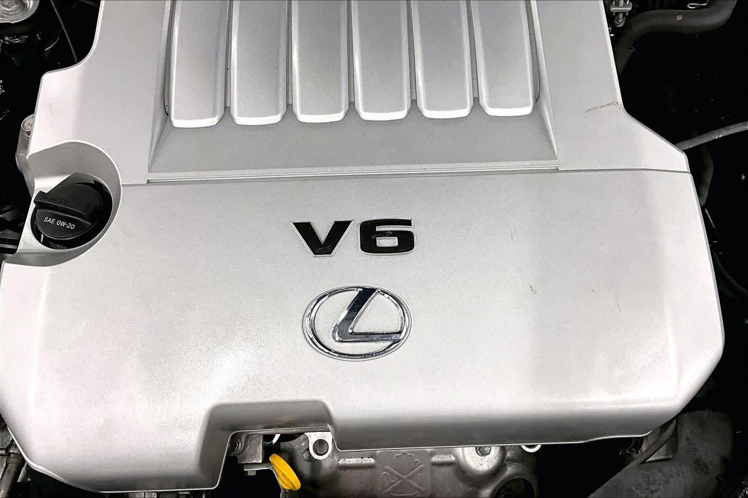 Used 2014 Silver Lining Metallic Lexus  image 32