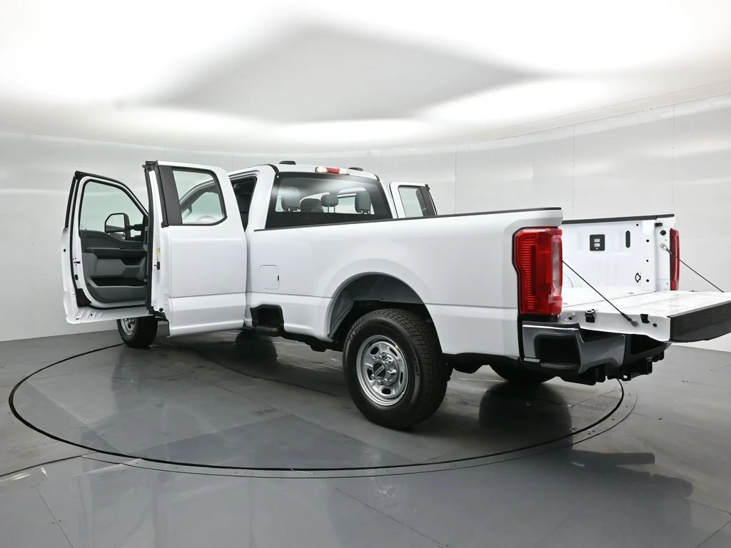 New 2026 Oxford White Ford XL image 27