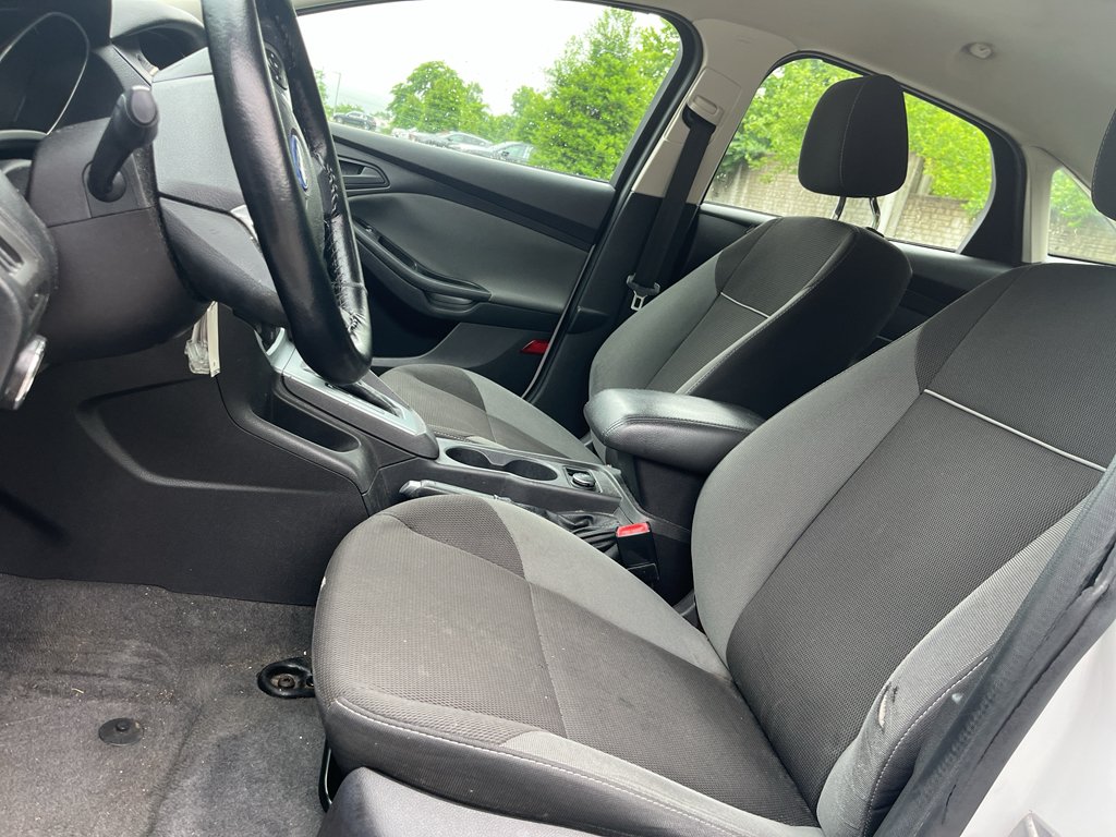 Used 2012 OXFORD WHITE Ford SE image 2