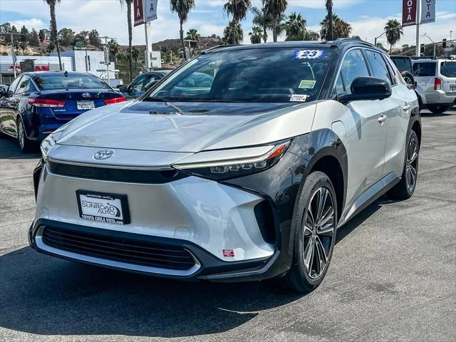 Certified Used 2023 ELEMENTAL SILVER MET Toyota  image 3