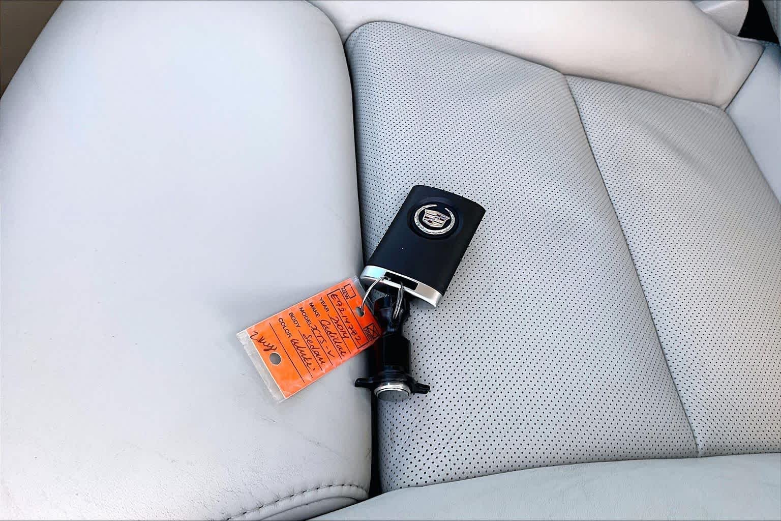 Used 2014 White Diamond Tricoat Cadillac Platinum image 14