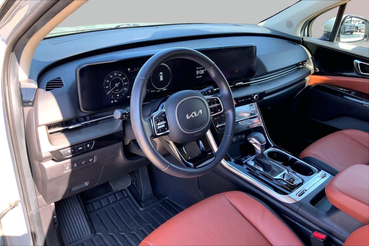Used 2024 Ceramic Silver Kia SX image 17
