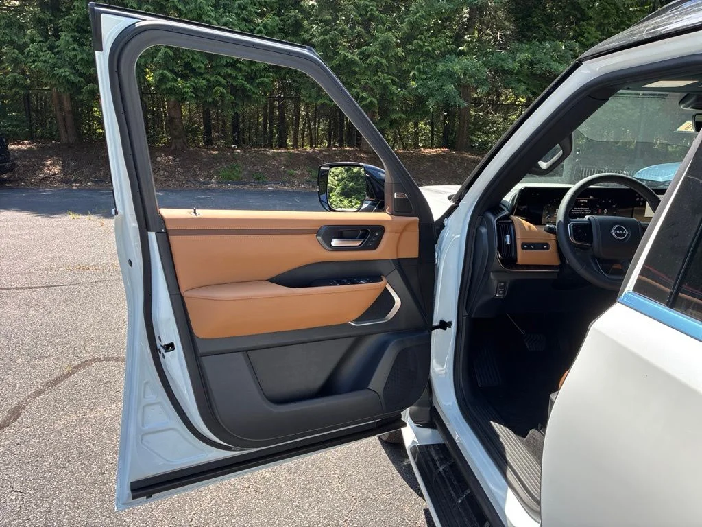 New 2026 Everest White TriCoat / Super Black Two-tone Nissan Platinum Reserve image 23