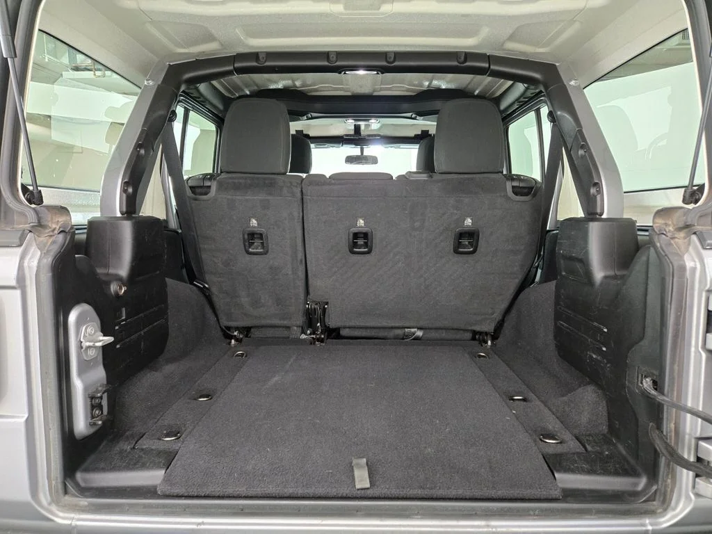 Used 2021 Silver Jeep Unlimited Sahara image 20