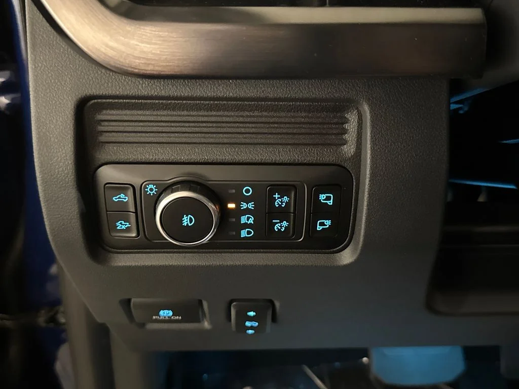 New 2026 Blue Ford Lariat image 32