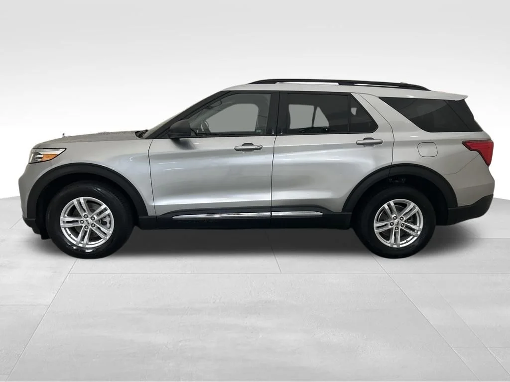 Used 2023 Silver Ford XLT image 2