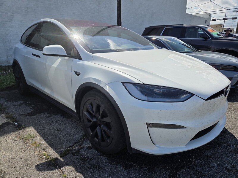 Used 2025  Tesla Base image 3