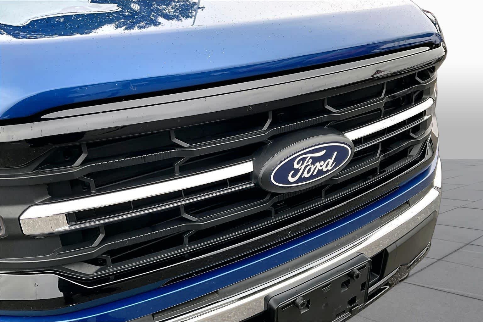 Used 2025 Atlas Blue Metallic Ford XLT image 28