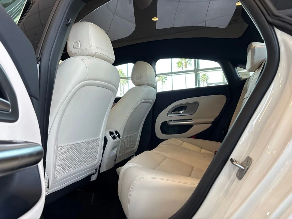 Used 2027 White Mercedes-Benz 220 Hybrid image 15