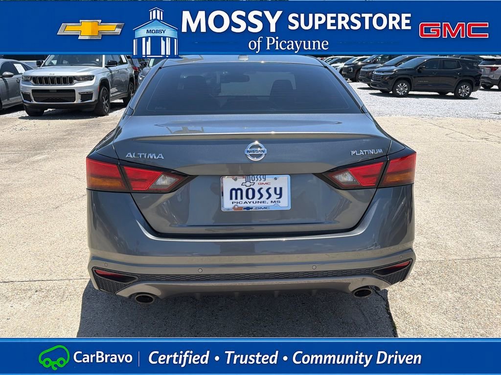 Used 2020 Gray Nissan Platinum FWD image 5