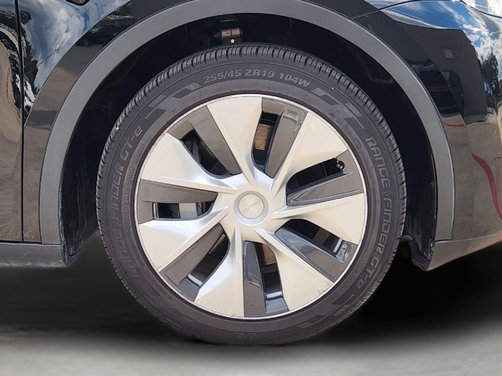 2023 Tesla Model Y photo 10 of 33