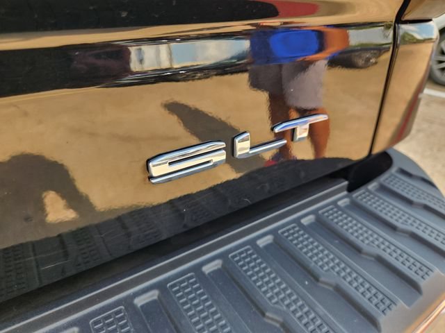 Used 2025 Onyx Black GMC SLT image 9