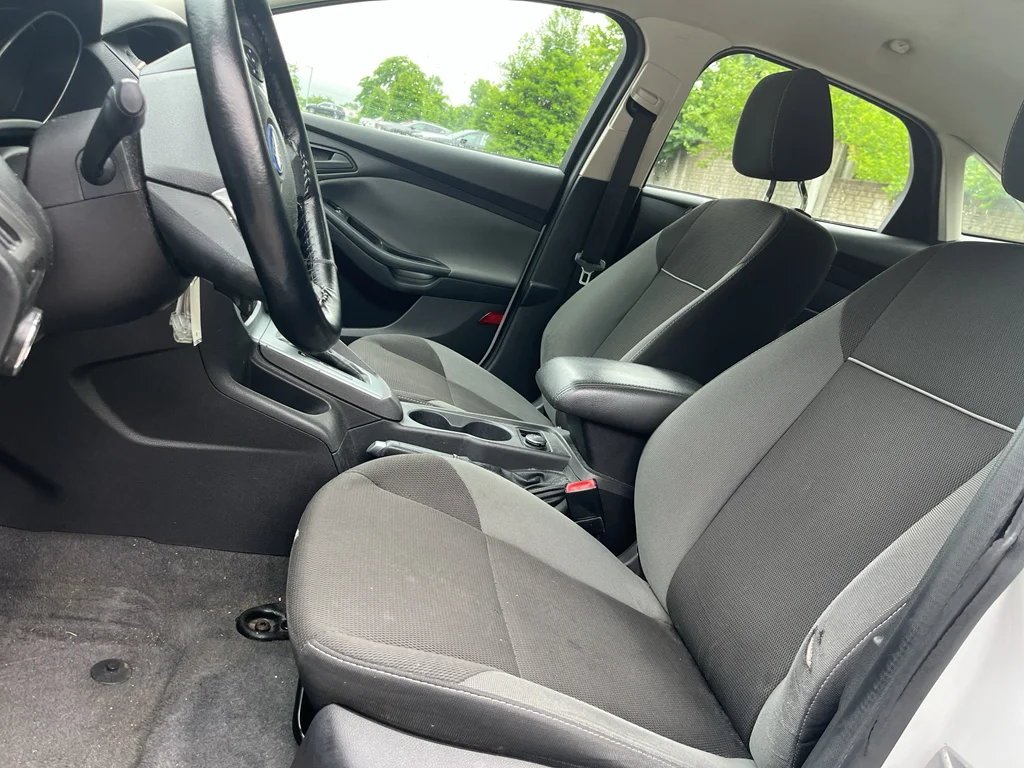 Used 2012 OXFORD WHITE Ford SE image 2